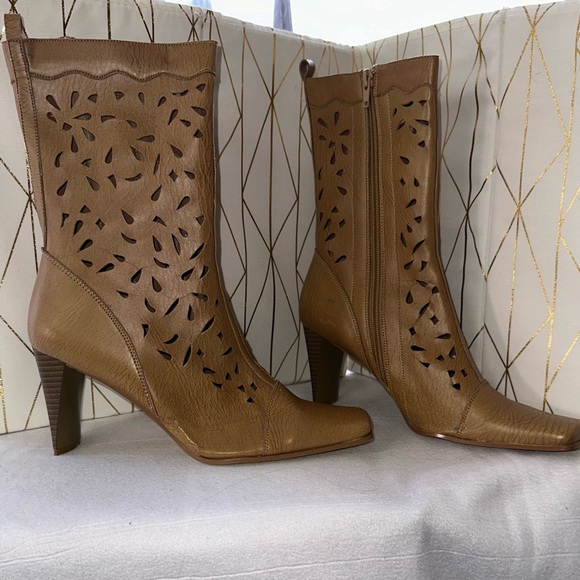 Predictions Square Toe 3 Inch Heeled Boots with Cutouts - Size 7 - Tan - Picture 11 of 11